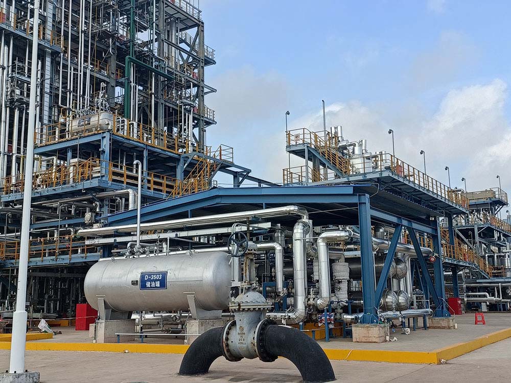 茂名石化175萬大卡/時(shí)撬裝電加熱導(dǎo)熱油爐應(yīng)用現(xiàn)場